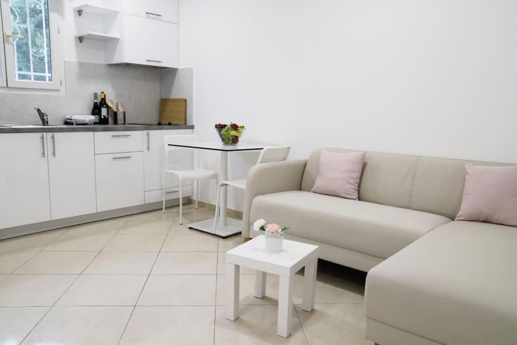 Cozy Apartment Near Airport كوروبيون المظهر الخارجي الصورة